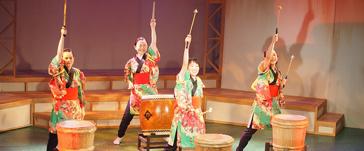 Watch a Play at Warabiza